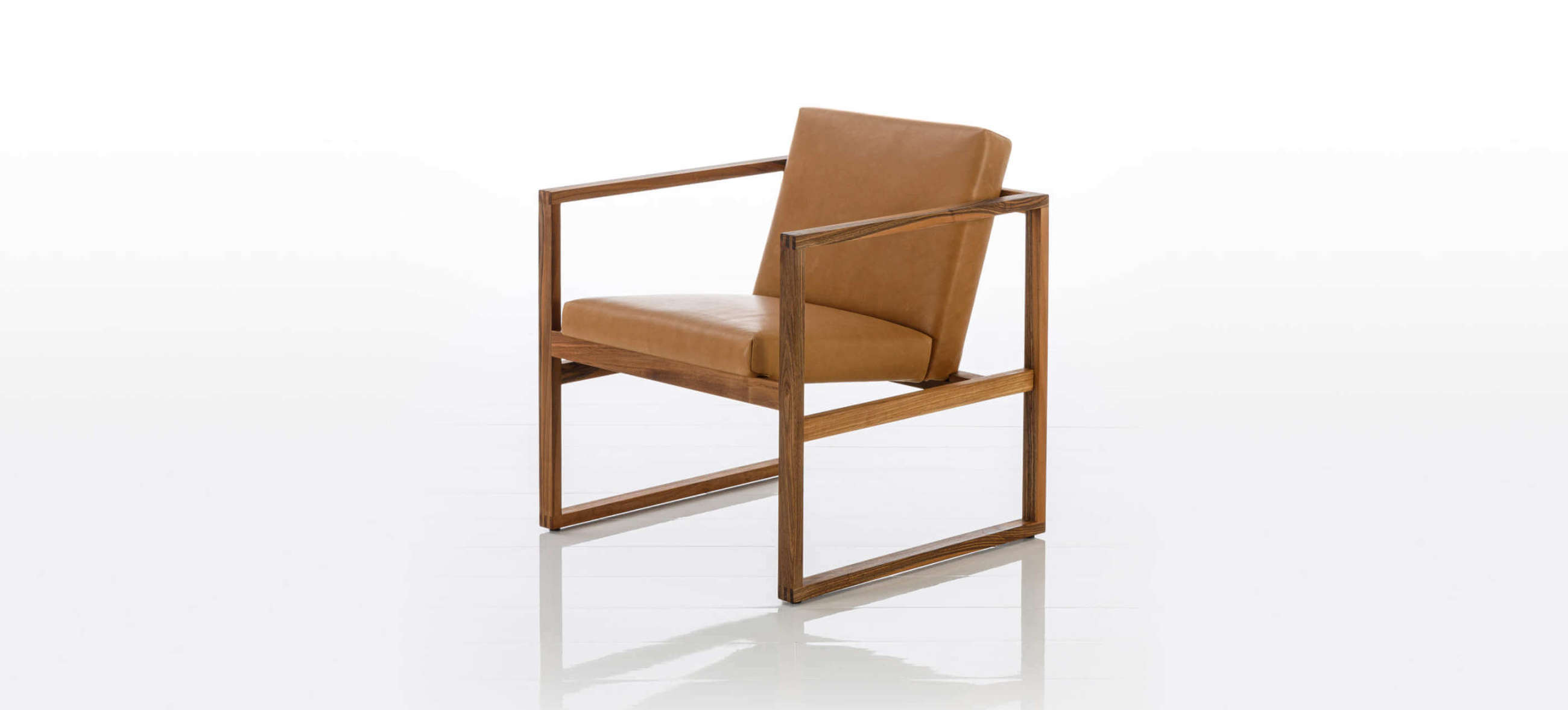 Sessel Grace wood low von bruehl mit Nussbaumholz mit Leder. Sessel grace wood low bruehl Nussbaumholz Leder