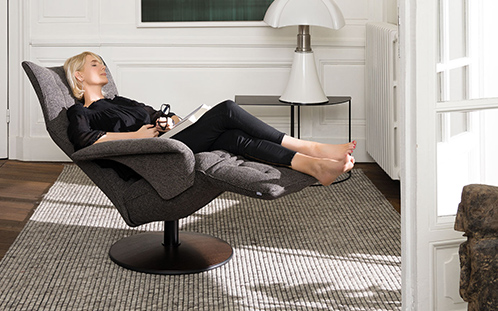 Sessel von Jori. Der Relaxsessel von Jori in Stoffausführung.