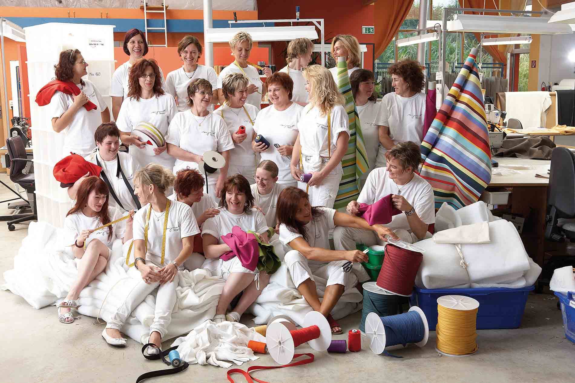 Hier sehen Sie die Produktion von Signet. Signet Produktion Schlafsofas Handarbeit