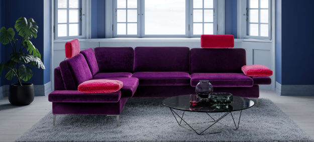 Ecksofa Alba von Brühl als grosses Ecksofa mit Velourstoff und Kopfstützen. Grosses Ecksofa Alba von Bruehl mit Velourstoff und Kopfstützen.