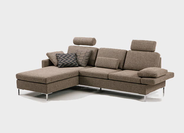 Das Ecksofa Alba von Brühl mit Chaiselongue in Stoff. Alba Brühl Ecksofa Chaiselongue