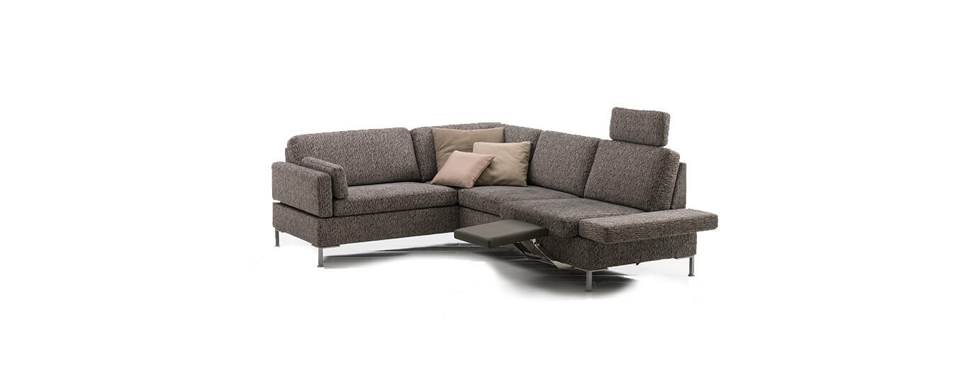 Das Brühl Alba Ecksofa mit Fußstützen in Stoff. Ecksofa Brühl Alba Fußstütze Stoff