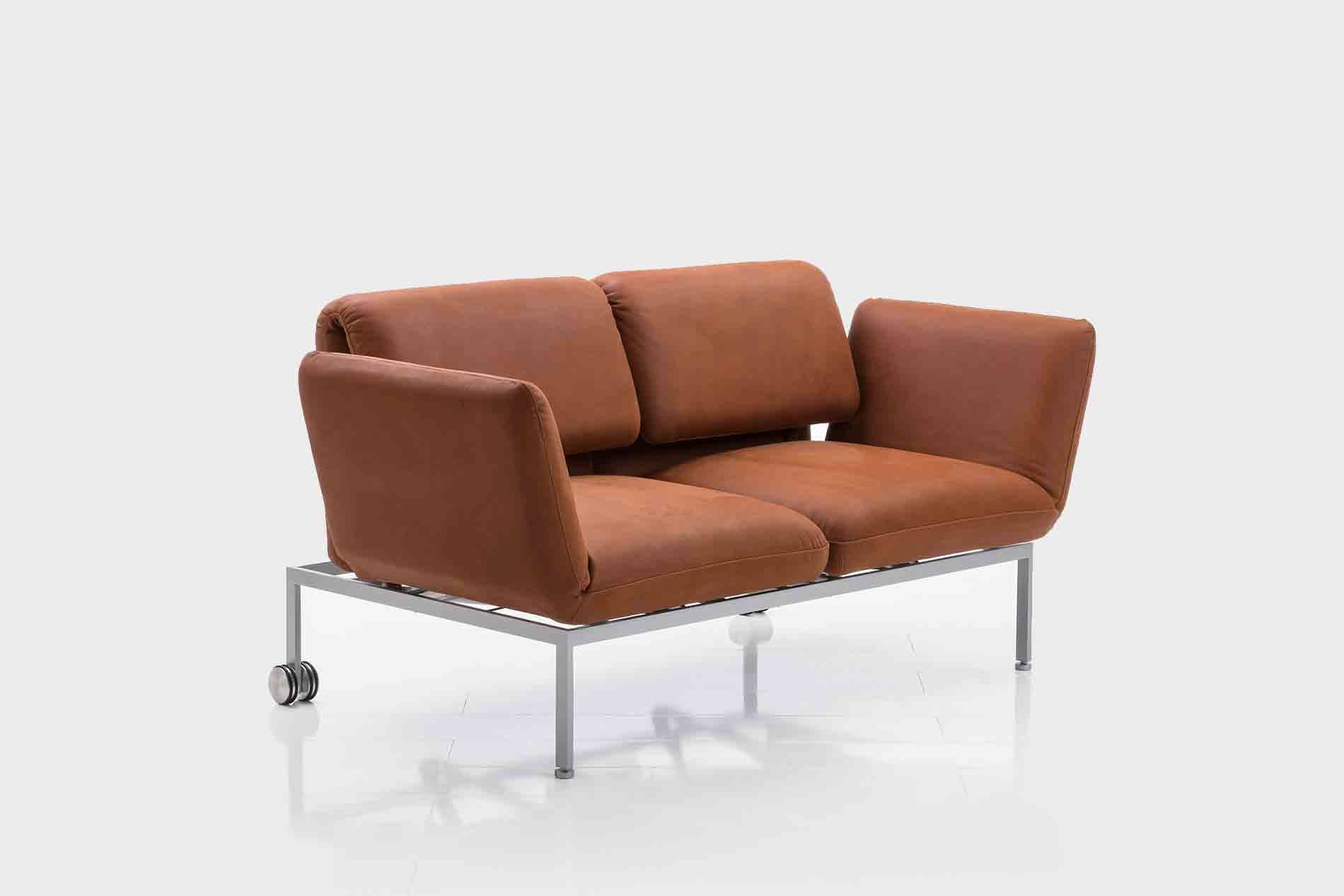 Das Brühl Roro Sofa mit Rollen und Lederbezug. Brühl Roro Rollen Sofa Schlafsofa Funktionssofa