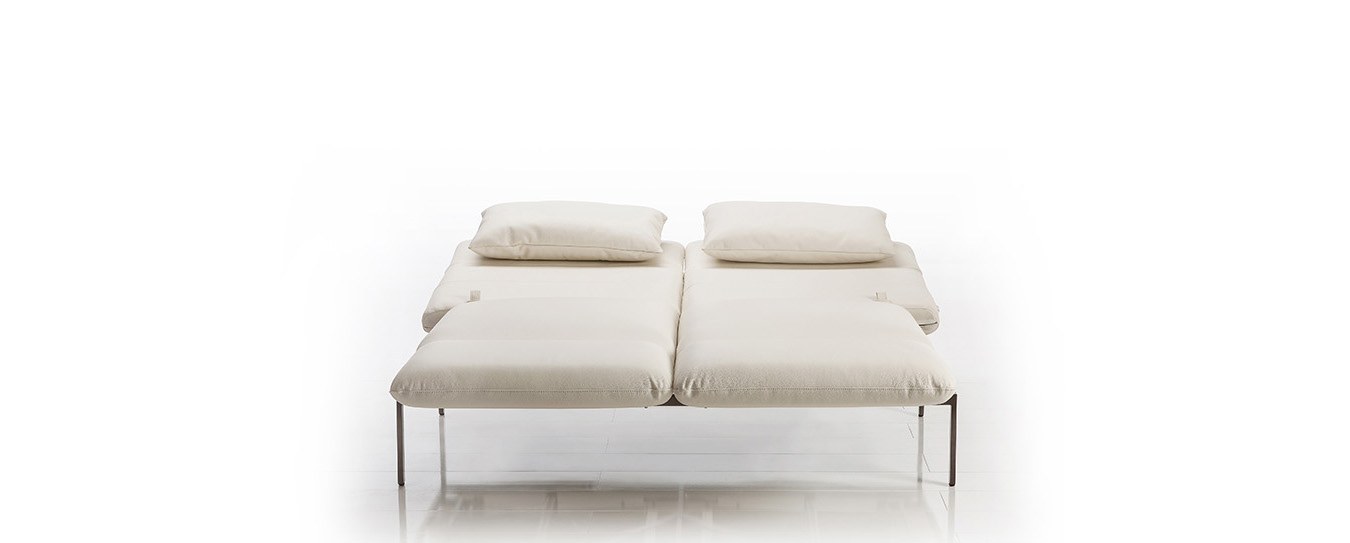 Hier sehen Sie das roro medium Schlafsofa von Brühl als Doppelbett. Brühl roro medium Schlafsofa