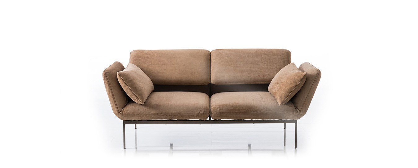 Hier sehen Sie das roro medium Schlafsofa von Brühl im Velvet Leder. Brühl roro medium Schlafsofa Velvet Leder