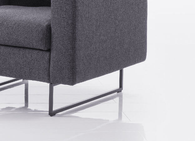 Sofa Embrace Bruehl Kufen schwarz pulverbeschichtet