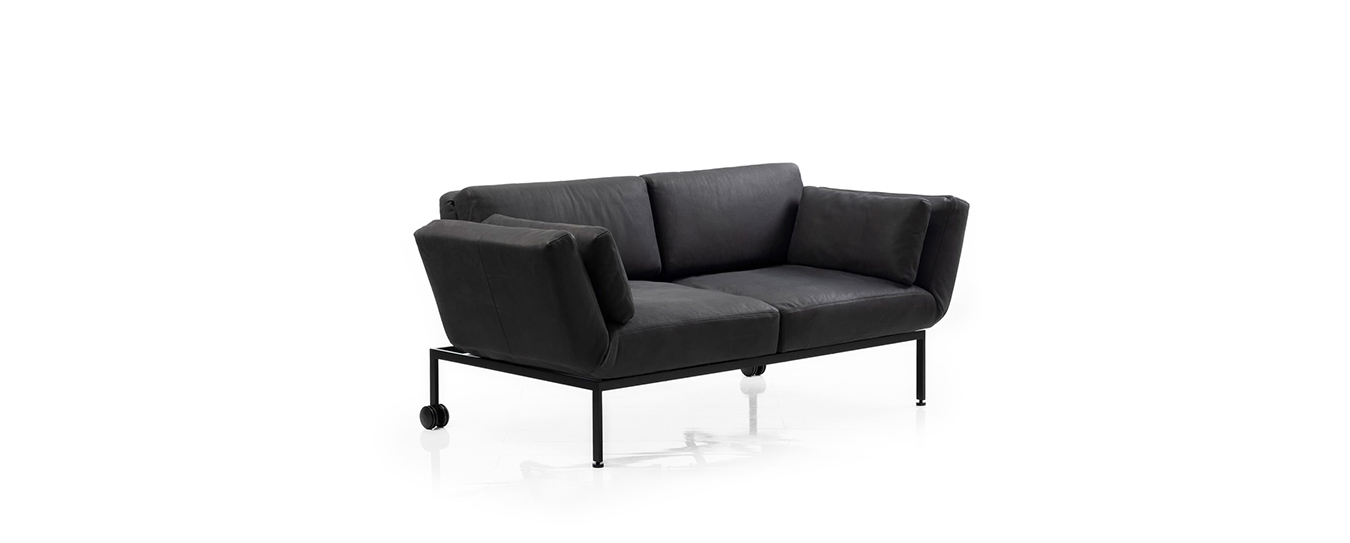 Das Funktionssofa roro 20/soft von Brühl mit Rollen hinten. funktionssofa 20 roro soft bruehl