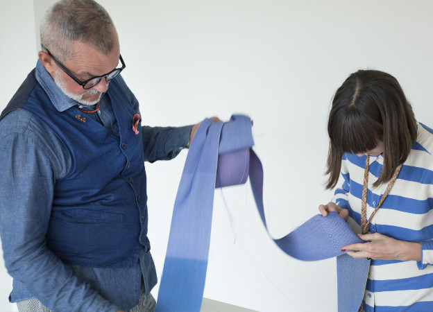 Kvadrat Designer Giulio Ridolfo sucht Stoffe aus. Kvadrat Stoffe Design Auswahl Materialien