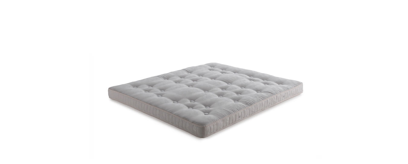 Eine Pol 74 Bonell Federkernmatratze. Pol 74 Bonell Federkernmatratze