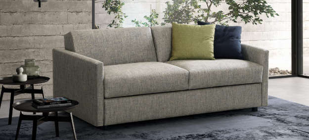 Bettsofa Lario mit Matratze von Pol74 mit schmalen Armlehnen. Schlafsofa Lario mit Matratze von Pol74. Schnelle Verwandlung zum Bett.