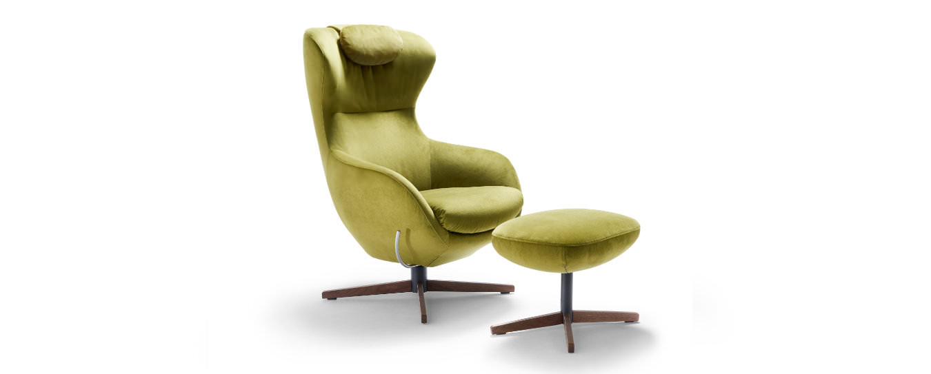 Sessel Jester Signet Velourstoff Milan gruen Holzgestell Nussbaum