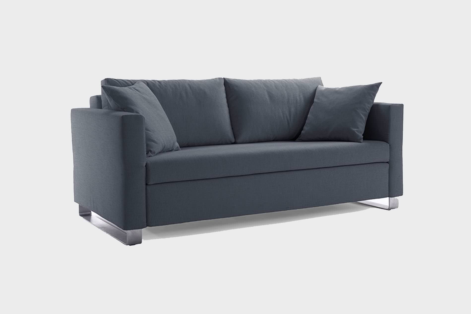 Das Schlafsofa Lazlo von Signet mit Edelstahlkufen. Schlafsofa Lazlo Signet Stoff grau