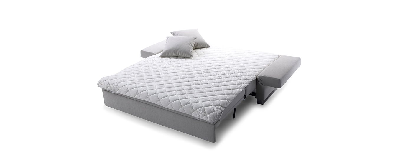 Hier sehen Sie das Lazlo Schlafsofa von Signet verwandelt zum Bett. Schlafsofa Lazlo Signet Stoff grau bett