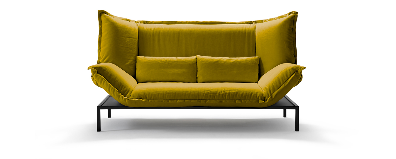 Das Schlafsofa Nuri von Signet im Stoff Lesa, Farbe kiwi. Schlafsofa Nuri Signet Stoff gelb